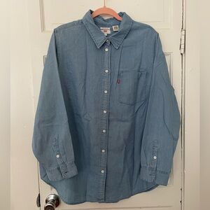 Levi's Plus Size Light wash Boyfriend Button-Up Denim Shirt